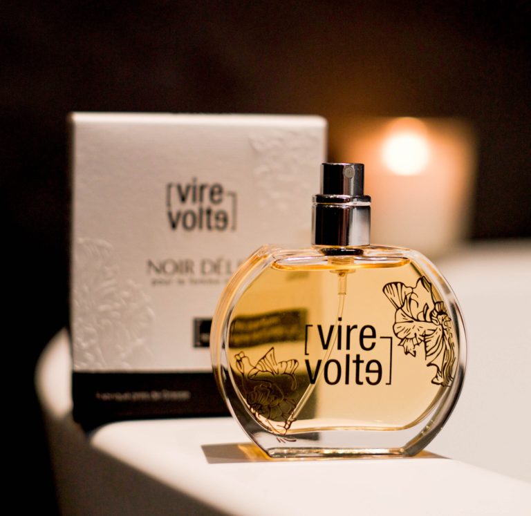 Le Parfum De La Femme En Noir Noir Délit, un parfum oriental gourmand - Parfums Virevolte